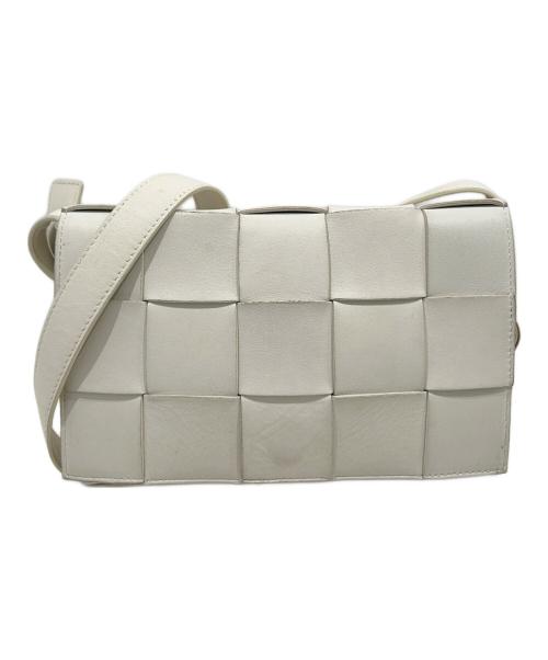 BOTTEGA VENETA（ボッテガベネタ）BOTTEGA VENETA (ボッテガベネタ) カセットイントレチャートショルダーバッグ ホワイトの古着・服飾アイテム