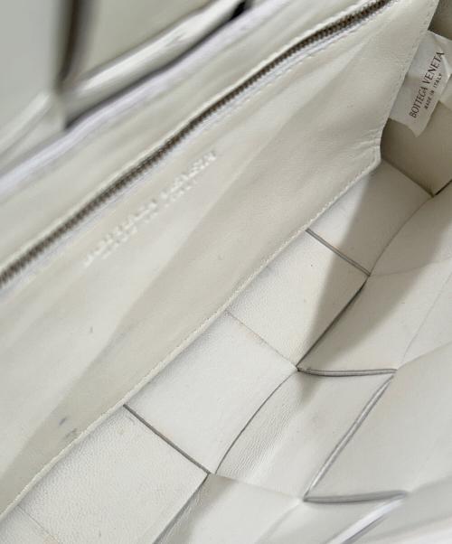 BOTTEGA VENETA（ボッテガベネタ）BOTTEGA VENETA (ボッテガベネタ) カセットイントレチャートショルダーバッグ ホワイトの古着・服飾アイテム