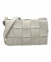 BOTTEGA VENETA（ボッテガベネタ）の古着「カセットイントレチャートショルダーバッグ」｜ホワイト