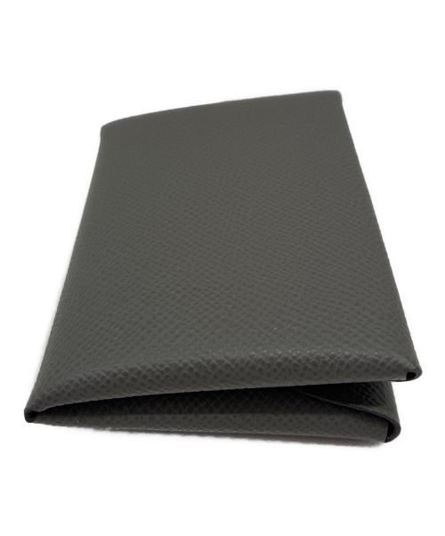 HERMES（エルメス）HERMES (エルメス) Calvi Duo Card Case Etain カルヴィ デュオ /ヴォーエプソン/エタン/K刻印：2025年製 エタンの古着・服飾アイテム