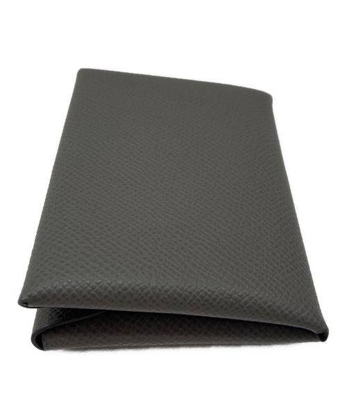 HERMES（エルメス）HERMES (エルメス) Calvi Duo Card Case Etain カルヴィ デュオ /ヴォーエプソン/エタン/K刻印：2025年製 エタンの古着・服飾アイテム