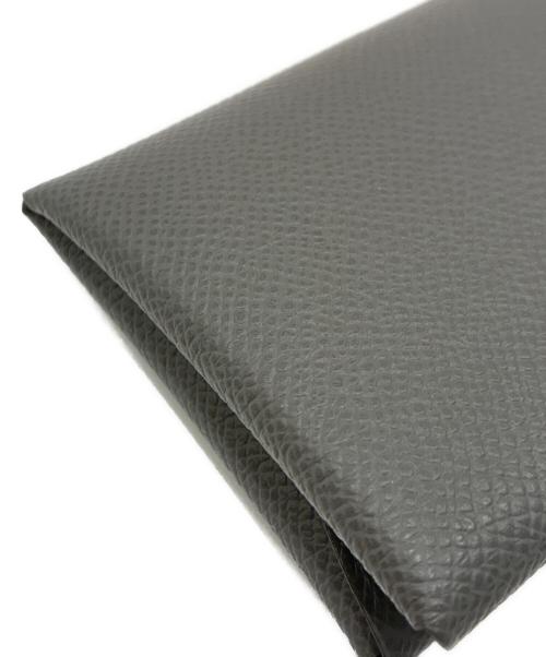 HERMES（エルメス）HERMES (エルメス) Calvi Duo Card Case Etain カルヴィ デュオ /ヴォーエプソン/エタン/K刻印：2025年製 エタンの古着・服飾アイテム