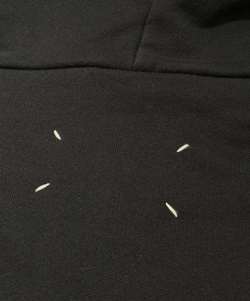 Maison Margiela（メゾンマルジェラ）Maison Margiela (メゾンマルジェラ) 反転ロゴ刺繍プルオーバーフーディ FN-MN-SHIR000850 ブラック サイズ:48の古着・服飾アイテム
