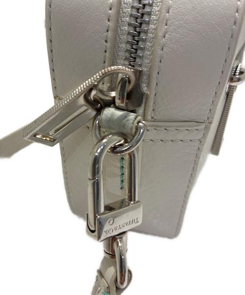 TIFFANY & Co.（ティファニー アンド コー）TIFFANY & Co. (ティファニー アンド コー) ロゴクロスボディショルダーバッグ ホワイトの古着・服飾アイテム