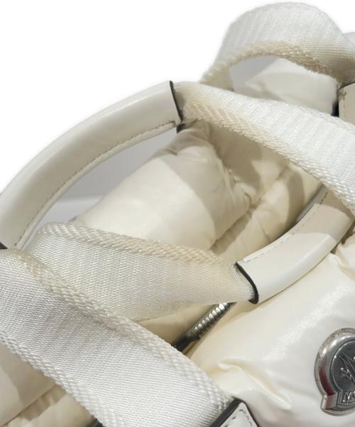 MONCLER（モンクレール）MONCLER (モンクレール) MINI CARADOC ハンドバッグ K109B5D00009M6278 ホワイトの古着・服飾アイテム