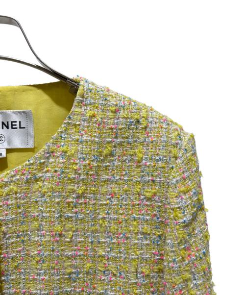 CHANEL（シャネル）CHANEL (シャネル) ノーカラーツイードジャケット P76339V68243 イエロー サイズ:38の古着・服飾アイテム