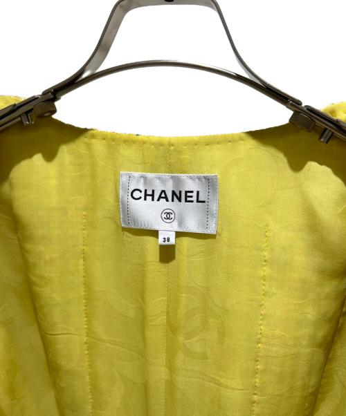 CHANEL（シャネル）CHANEL (シャネル) ノーカラーツイードジャケット P76339V68243 イエロー サイズ:38の古着・服飾アイテム