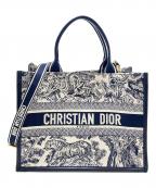 Christian Diorクリスチャン ディオール）の古着「Dior Book Tote バッグ ミディアム M1324CETK_M34I」｜ホワイト×ネイビー