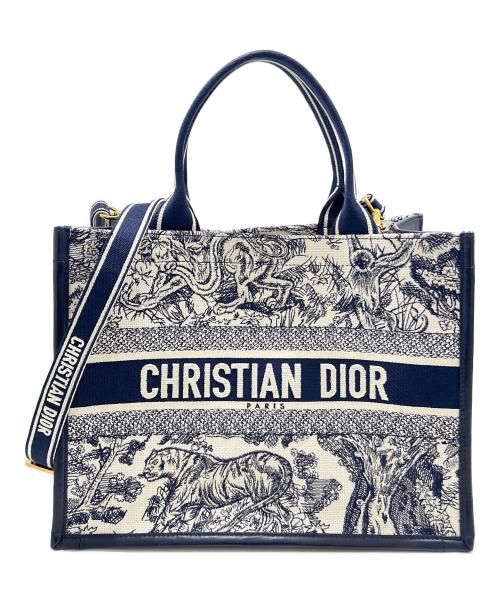 Christian Dior（クリスチャン ディオール）Christian Dior (クリスチャン ディオール) Dior Book Tote バッグ ミディアム M1324CETK_M34I ホワイト×ネイビー サイズ:ミディアムの古着・服飾アイテム