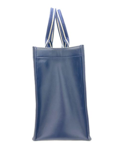 Christian Dior（クリスチャン ディオール）Christian Dior (クリスチャン ディオール) Dior Book Tote バッグ ミディアム M1324CETK_M34I ホワイト×ネイビー サイズ:ミディアムの古着・服飾アイテム