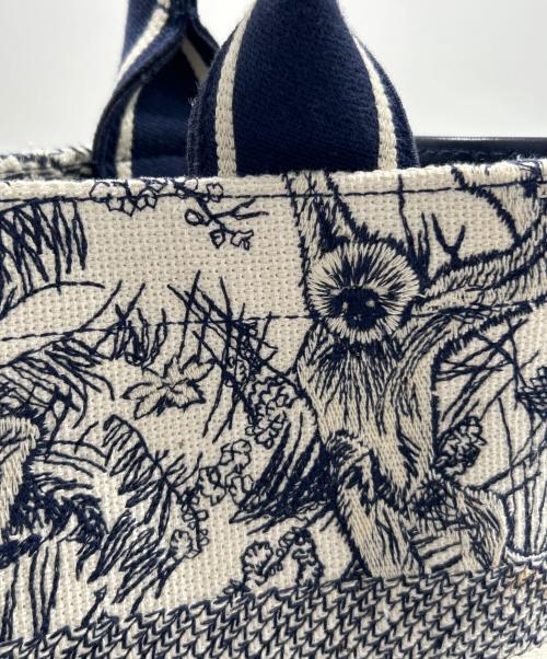 Christian Dior（クリスチャン ディオール）Christian Dior (クリスチャン ディオール) Dior Book Tote バッグ ミディアム M1324CETK_M34I ホワイト×ネイビー サイズ:ミディアムの古着・服飾アイテム
