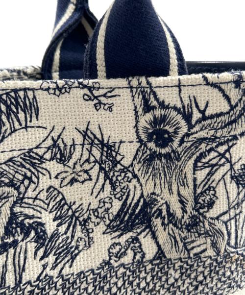 Christian Dior（クリスチャン ディオール）Christian Dior (クリスチャン ディオール) Dior Book Tote バッグ ミディアム M1324CETK_M34I ホワイト×ネイビー サイズ:ミディアムの古着・服飾アイテム