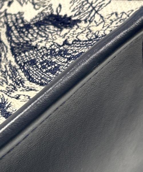 Christian Dior（クリスチャン ディオール）Christian Dior (クリスチャン ディオール) Dior Book Tote バッグ ミディアム M1324CETK_M34I ホワイト×ネイビー サイズ:ミディアムの古着・服飾アイテム