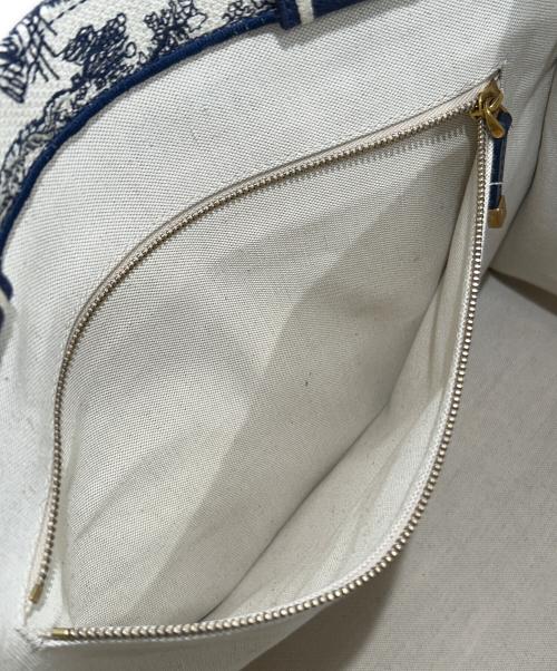 Christian Dior（クリスチャン ディオール）Christian Dior (クリスチャン ディオール) Dior Book Tote バッグ ミディアム M1324CETK_M34I ホワイト×ネイビー サイズ:ミディアムの古着・服飾アイテム