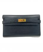 HERMESエルメス）の古着「Kelly Long Wallet with Dépliant Flap ケリーウォレット ロング ディプライアント/ヴォーエプソン/ノワール/ゴールド金具/□L刻印:2008年製」｜ブラック