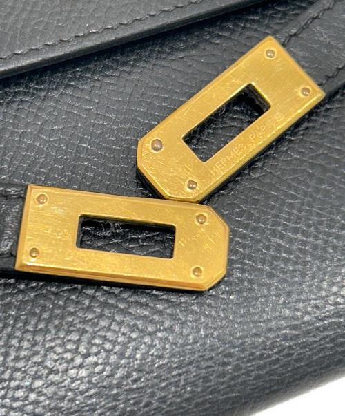 HERMES（エルメス）HERMES (エルメス) Kelly Long Wallet with Dépliant Flap ケリーウォレット ロング ディプライアント/ヴォーエプソン/ノワール/ゴールド金具/□L刻印:2008年製 ブラックの古着・服飾アイテム