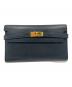 HERMES（エルメス）の古着「Kelly Long Wallet with Dépliant Flap ケリーウォレット ロング ディプライアント/ヴォーエプソン/ノワール/ゴールド金具/□L刻印:2008年製」｜ブラック