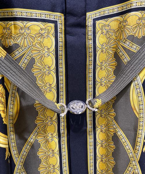 VERSACE（ヴェルサーチェ）VERSACE (ヴェルサーチェ) Baroque Pattern Silk Dress/バロック柄シルクワンピース/1016413 1A11528 ブラック×イエロー サイズ:38の古着・服飾アイテム