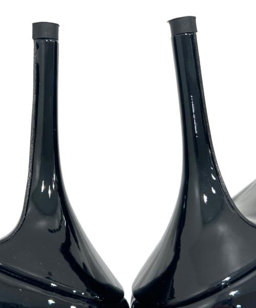 VERSACE（ヴェルサーチェ）VERSACE (ヴェルサーチェ) ジャンニリボンパテント ポインテッドトゥパンプス ブラック サイズ:36の古着・服飾アイテム