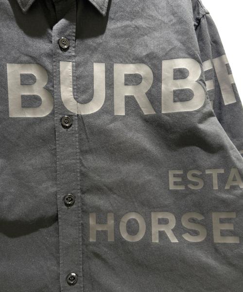 BURBERRY（バーバリー）BURBERRY (バーバリー) Horseferry Print Shirt ホースフェリー フロントロゴプリントシャツ/8029347  ブラック サイズ:不明の古着・服飾アイテム