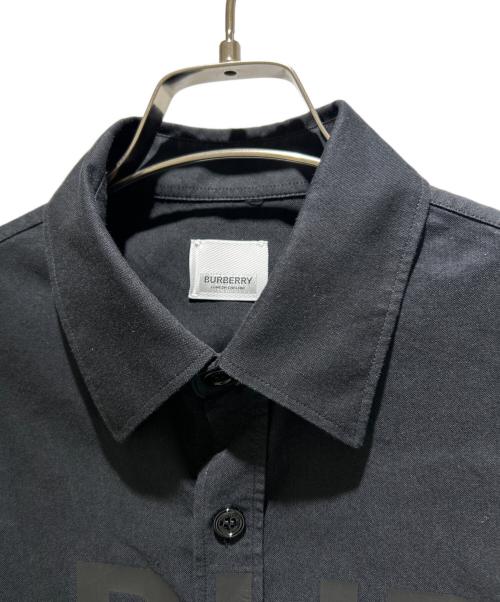 BURBERRY（バーバリー）BURBERRY (バーバリー) Horseferry Print Shirt ホースフェリー フロントロゴプリントシャツ/8029347  ブラック サイズ:不明の古着・服飾アイテム