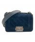 CHANEL（シャネル）の古着「Mini Boy Chanel Chain Shoulder Bag/ミニボーイシャネルチェーンショルダーバッグ」｜ブルー