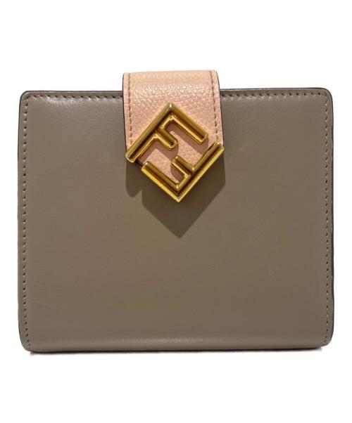 FENDI（フェンディ）FENDI (フェンディ) FF DIAMOND2つ折り財布 ベージュ×ピンクの古着・服飾アイテム