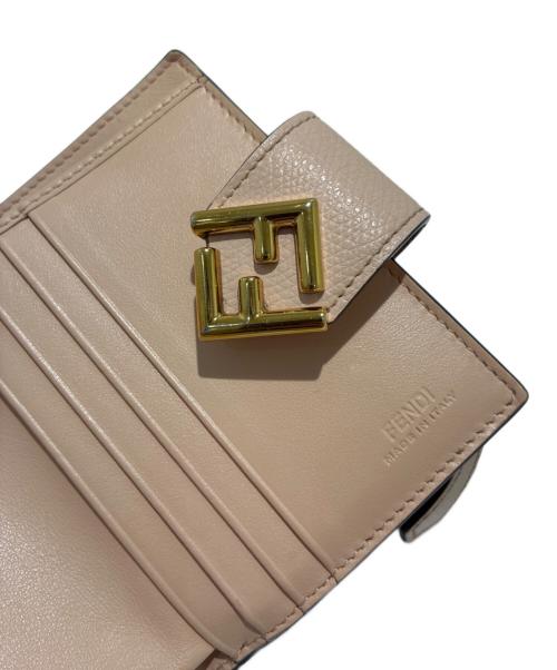 FENDI（フェンディ）FENDI (フェンディ) FF DIAMOND2つ折り財布 ベージュ×ピンクの古着・服飾アイテム