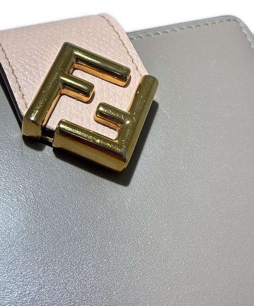 FENDI（フェンディ）FENDI (フェンディ) FF DIAMOND2つ折り財布 ベージュ×ピンクの古着・服飾アイテム