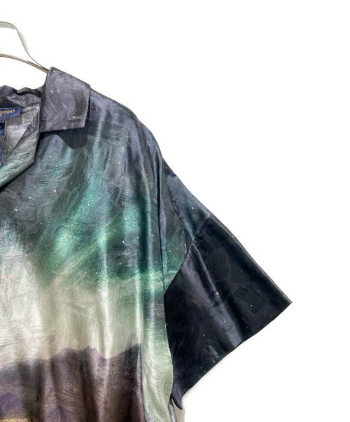 LOUIS VUITTON（ルイ ヴィトン）LOUIS VUITTON Mountaineering Photo Print Open Collar Silk Shirt マウンテニアリング フォトプリント オープンカラー シルクシャツ マルチカラー サイズ:TU 未使用品の古着・服飾アイテム