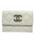 CHANEL（シャネル）の古着「クルーズコレクション コンパクト ウォレット」｜ホワイト