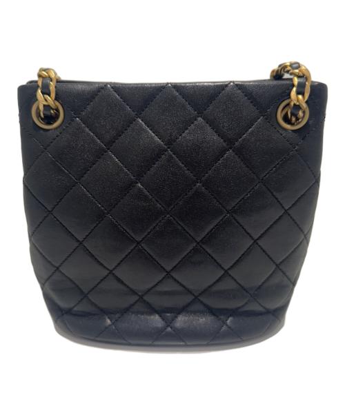 CHANEL（シャネル）CHANEL (シャネル) マトラッセチェーンスモールバゲットバッグ ブラック×ゴールド金具の古着・服飾アイテム