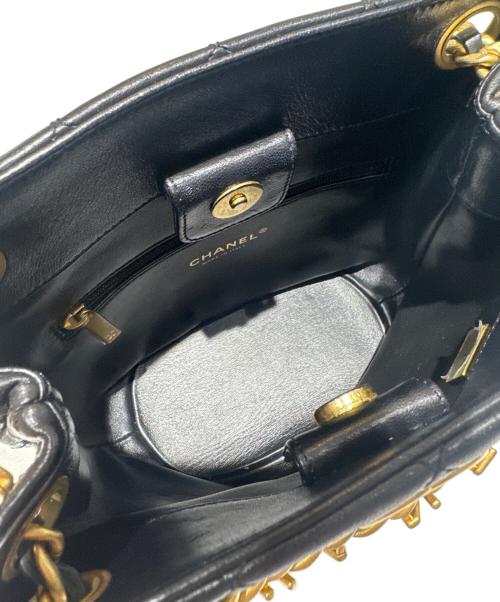 CHANEL（シャネル）CHANEL (シャネル) マトラッセチェーンスモールバゲットバッグ ブラック×ゴールド金具の古着・服飾アイテム