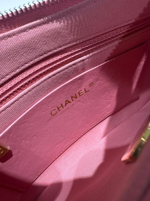 CHANEL（シャネル）CHANEL (シャネル) チェーンショルダーホーボーバッグ/マトラッセホーボーバッグ ピンク×ゴールド金具の古着・服飾アイテム