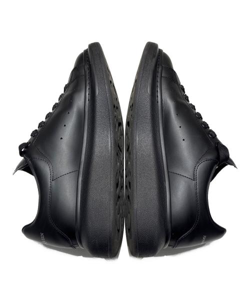 ALEXANDER McQUEEN（アレキサンダーマックイーン）ALEXANDER McQUEEN (アレキサンダーマックイーン) ロゴデザイン ローカットスニーカー ブラック サイズ:43の古着・服飾アイテム