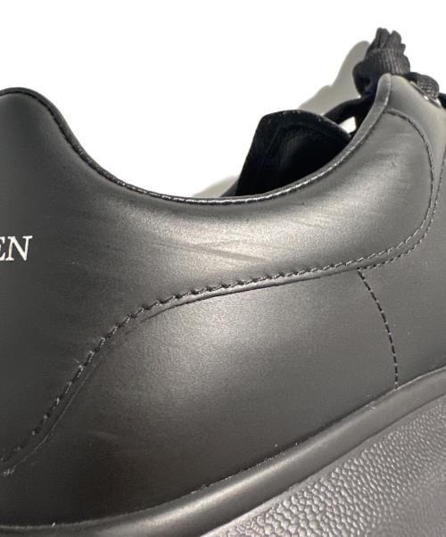 ALEXANDER McQUEEN（アレキサンダーマックイーン）ALEXANDER McQUEEN (アレキサンダーマックイーン) ロゴデザイン ローカットスニーカー ブラック サイズ:43の古着・服飾アイテム