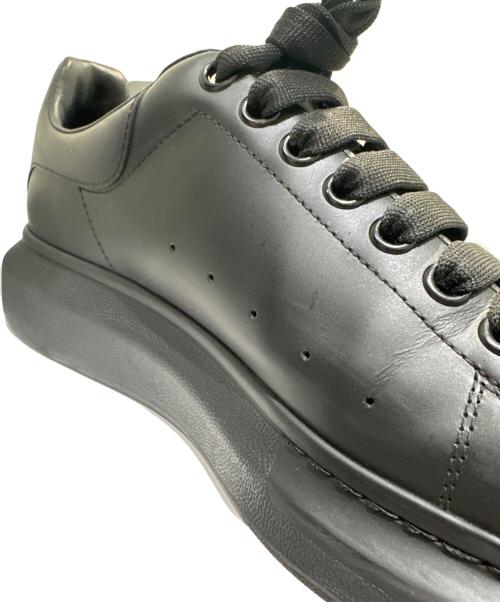 ALEXANDER McQUEEN（アレキサンダーマックイーン）ALEXANDER McQUEEN (アレキサンダーマックイーン) ロゴデザイン ローカットスニーカー ブラック サイズ:43の古着・服飾アイテム