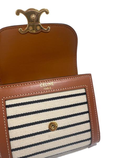 CELINE（セリーヌ）CELINE (セリーヌ) トリオンフ コンパクトウォレット/3つ折り財布 ホワイト×ブラック×ブラウンの古着・服飾アイテム