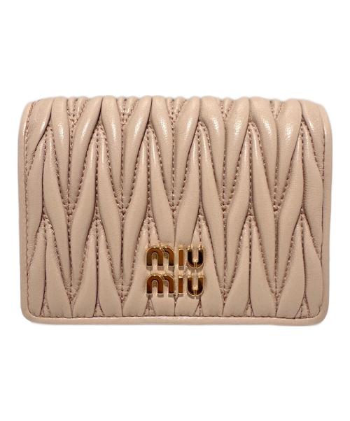 MIU MIU（ミュウミュウ）MIU MIU (ミュウミュウ) マテラッセ コンパクトウォレット ライトピンクの古着・服飾アイテム