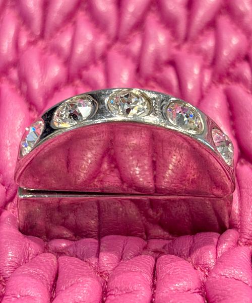 MIU MIU（ミュウミュウ）MIU MIU (ミュウミュウ) マテラッセ クリスタル ショルダーバッグ ピンク  ピンクの古着・服飾アイテム