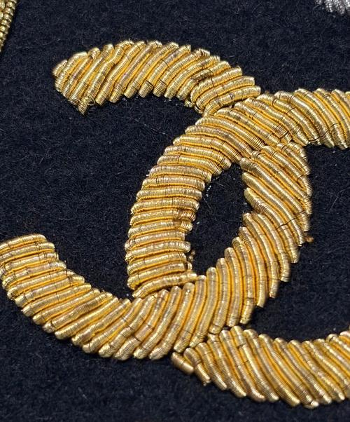CHANEL（シャネル）CHANEL (シャネル) エンブレムワッペンチェーンショルダーバッグ ブラックの古着・服飾アイテム