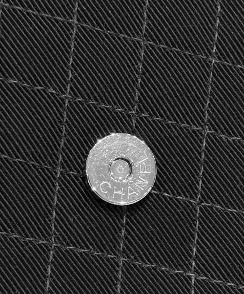 CHANEL（シャネル）CHANEL (シャネル) エンブレムワッペンチェーンショルダーバッグ ブラックの古着・服飾アイテム