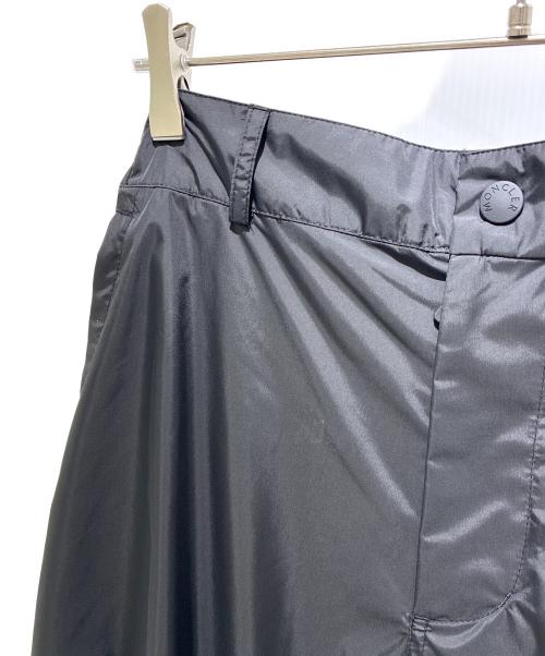 MONCLER（モンクレール）MONCLER (モンクレール) 21AWTROUSERSナイロンパンツ/G20972A00010 5399E ブラック サイズ:46の古着・服飾アイテム