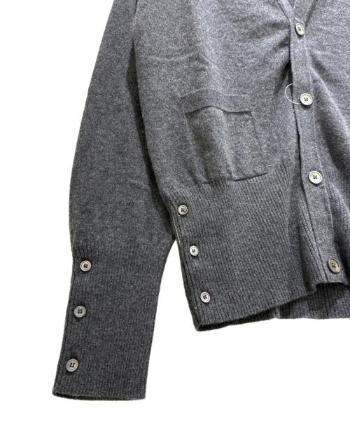 Thom Browne（トムブラウン）Thom Browne (トムブラウン) Classic Cashmere 4-Bar V-Neck Cardigan/クラシック カシミヤ 4-BAR Vネック カーディガン/MKC001A-00011 グレー サイズ:3の古着・服飾アイテム