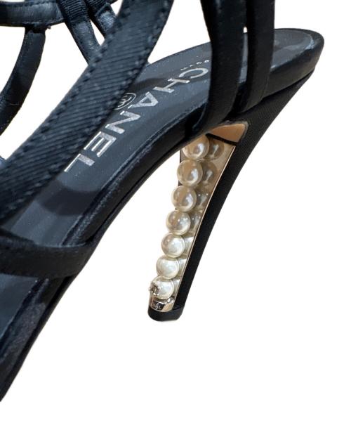 CHANEL（シャネル）CHANEL (シャネル) パールスタッズヒールサンダル ブラック サイズ:39の古着・服飾アイテム