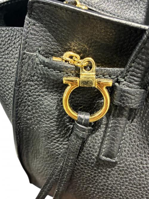 Salvatore Ferragamo（サルヴァトーレ フェラガモ）Salvatore Ferragamo (サルヴァトーレ フェラガモ) エイミー トートバッグ ブラック サイズ:-の古着・服飾アイテム