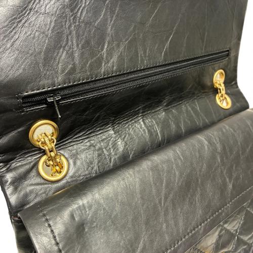 CHANEL（シャネル）CHANEL (シャネル) 2.55 Wフラップチェーンショルダーバッグ ブラック×ゴールド金具の古着・服飾アイテム