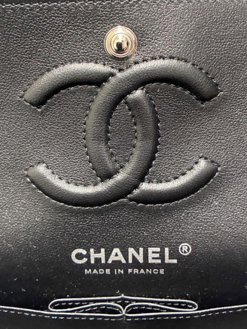 CHANEL（シャネル）CHANEL (シャネル) Wフラップチェーンショルダーバッグ マトラッセ23 ソーブラック A01113 ブラック×ブラック金具 サイズ:23の古着・服飾アイテム