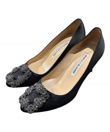 極美品 マノロブラニク ハンギシ サテン ビジュー パンプス ブラック 35.5 中古・古着通販】Manolo Blahnik (マノロブラニク) サテンビジュー