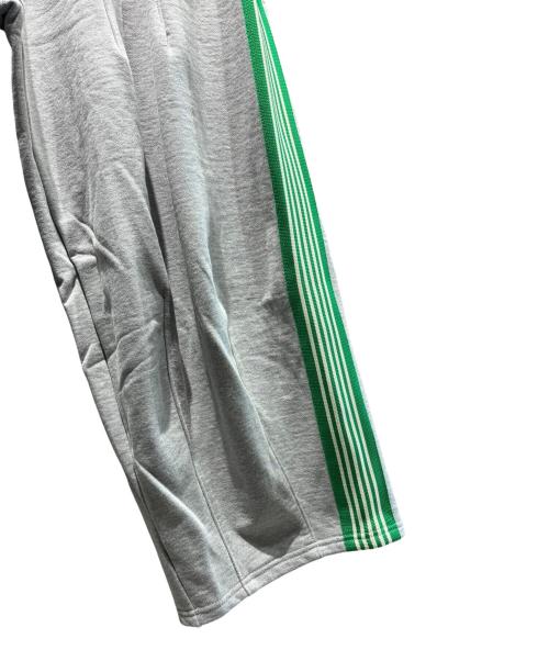 Needles（ニードルズ）Needles (ニードルズ) Needles ヒザデルトラックパンツ スウェットパンツ グレー×グリーン サイズ:Sの古着・服飾アイテム